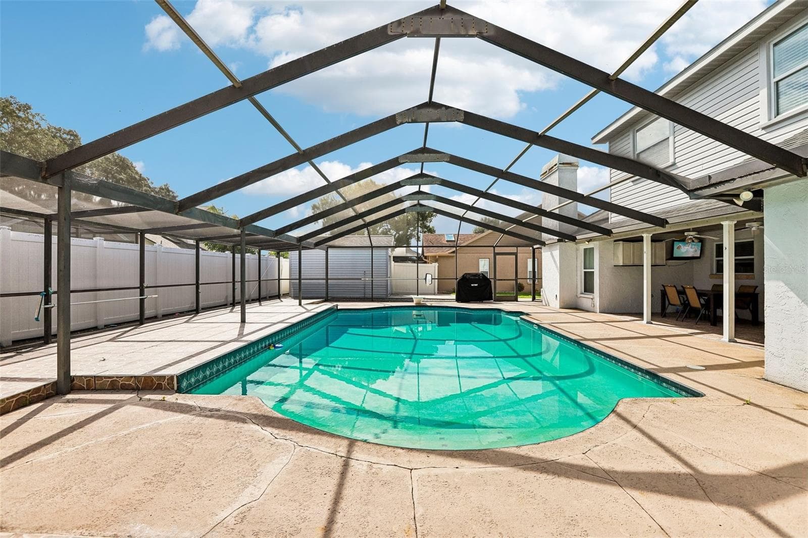 Solar Heated Pool - 1424 DUMONT DR, VALRICO