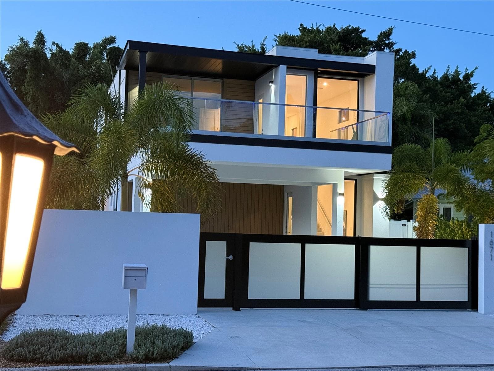 Single Family Residence at 1671 ARLINGTON ST, SARASOTA, photo 2 of 28