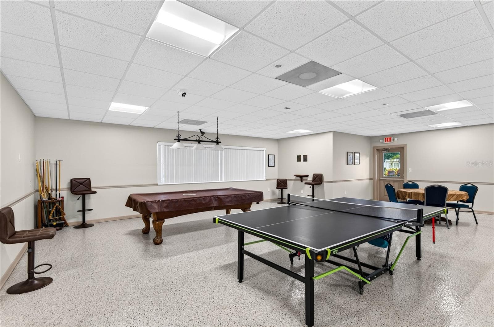 Clubhouse pool table and ping pong - 2000 E BAY DR #33, LARGO
