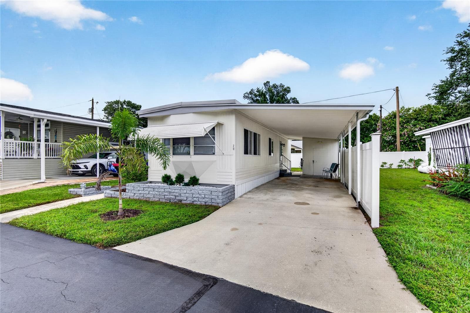 1/1 home for sale in Largo Florida with carport to fit 2 cars. - 9900 ULMERTON RD #28, LARGO