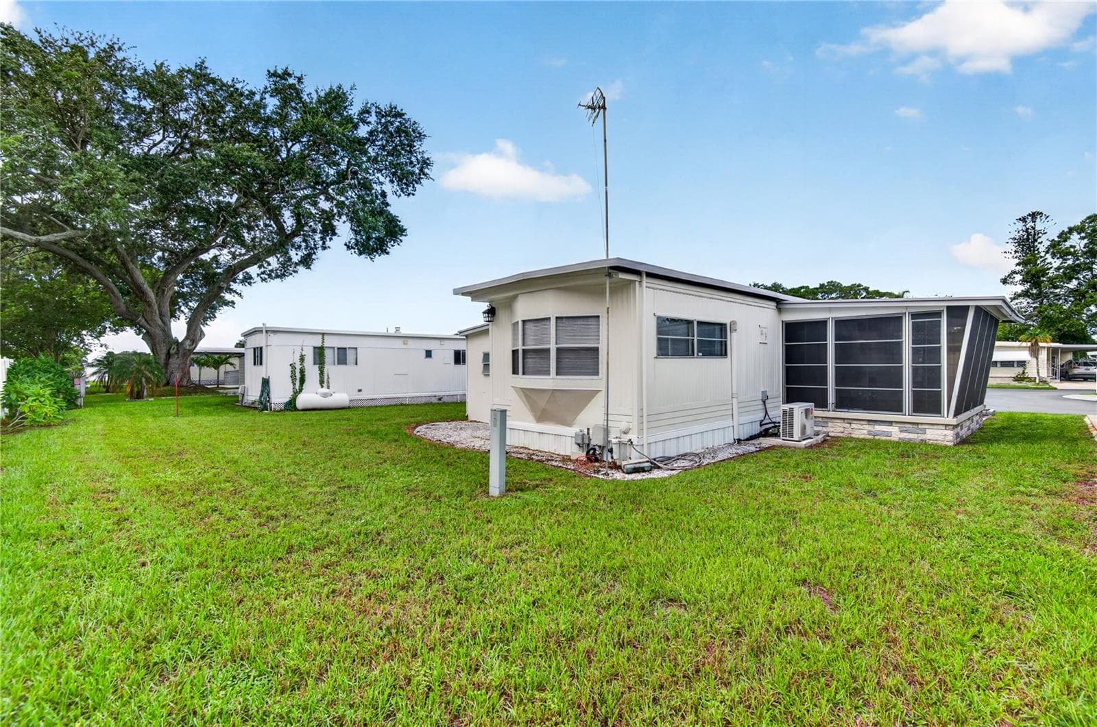 Mobile Home at 9900 ULMERTON RD #28, LARGO, photo 24 of 37