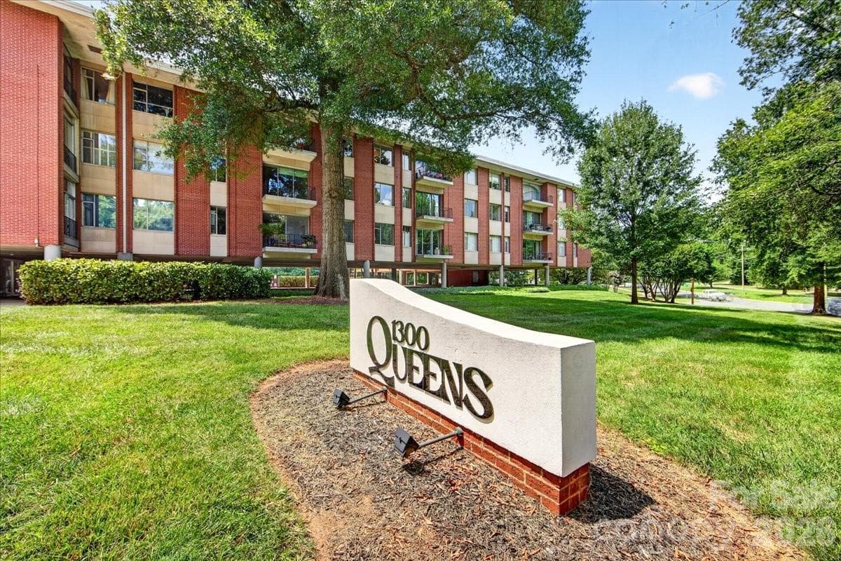 Condominium at 1300 Queens Road, Charlotte, photo 2 of 48