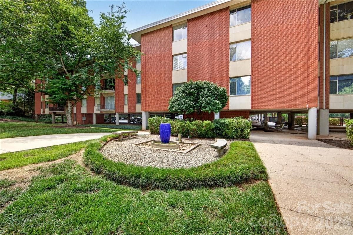 Condominium at 1300 Queens Road, Charlotte, photo 47 of 48