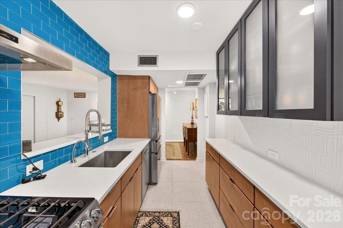 Condominium at 1300 Queens Road, Charlotte, photo 19 of 48