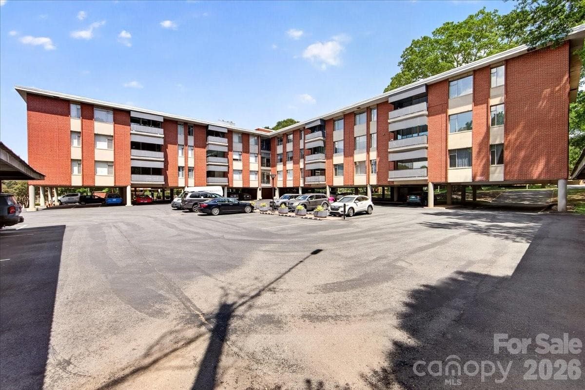 Condominium at 1300 Queens Road, Charlotte, photo 44 of 48