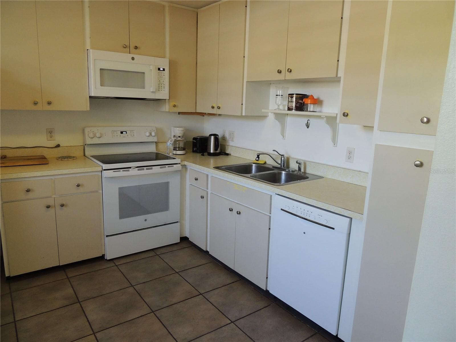 Condominium at 324 TIMBERLAKE DR #324, BRADENTON, photo 8 of 31