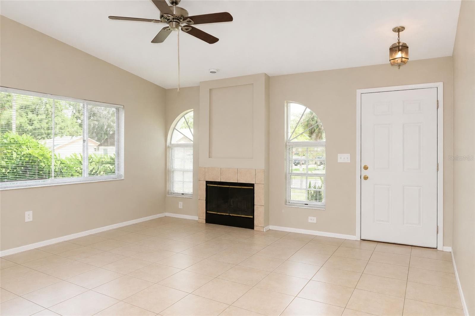 Single Family Residence at 4631 W EASTWIND DR, PLANT CITY, photo 2 of 18