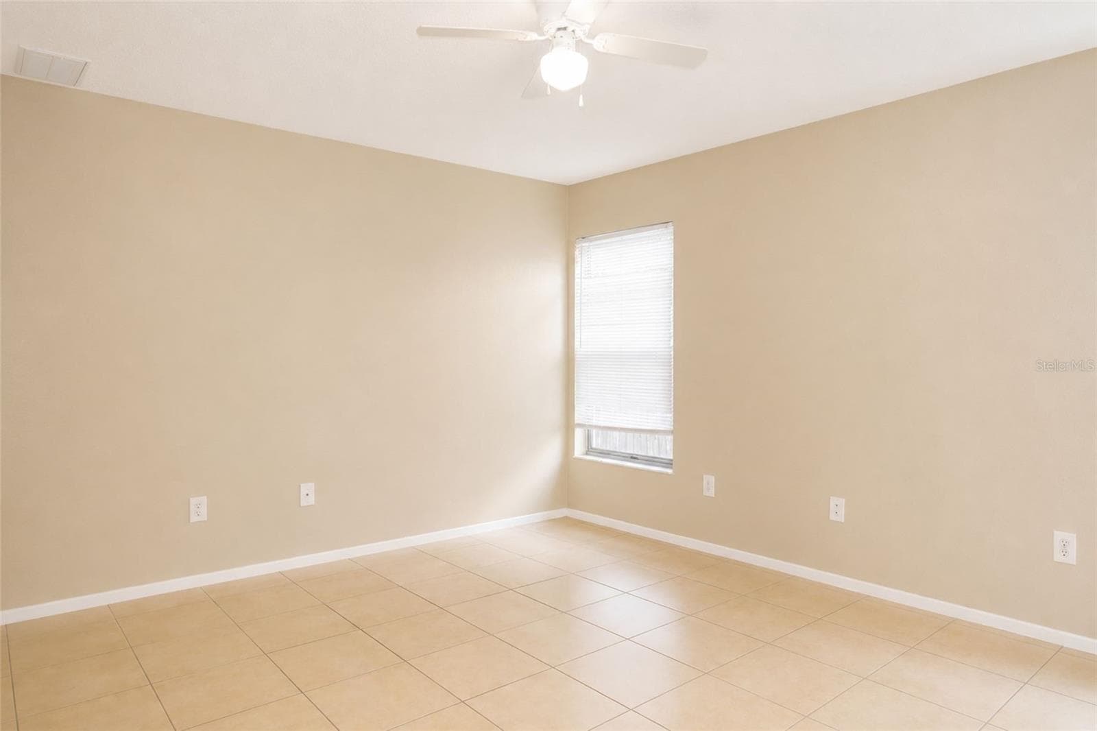 Single Family Residence at 4631 W EASTWIND DR, PLANT CITY, photo 7 of 18