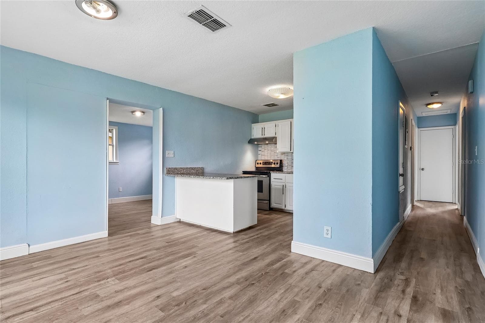 Single Family Residence at 4821 SHOSHONE ST, ORLANDO, photo 7 of 33
