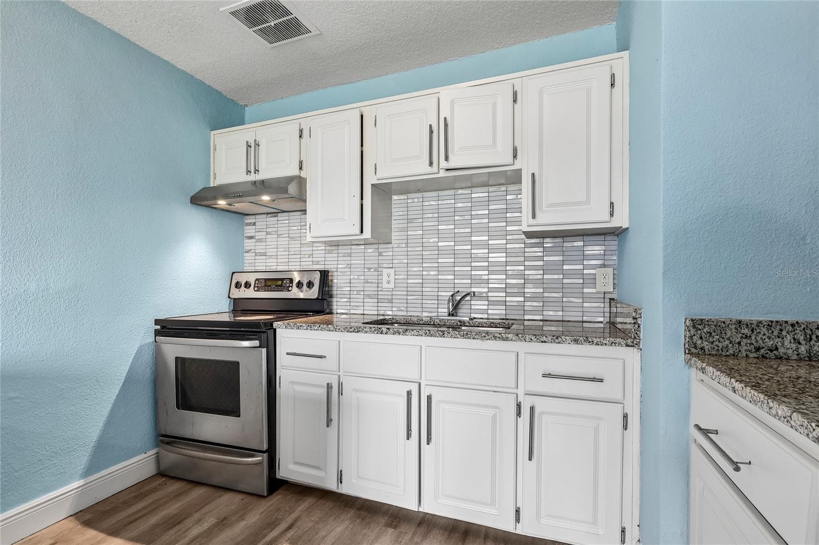 Single Family Residence at 4821 SHOSHONE ST, ORLANDO, photo 9 of 33