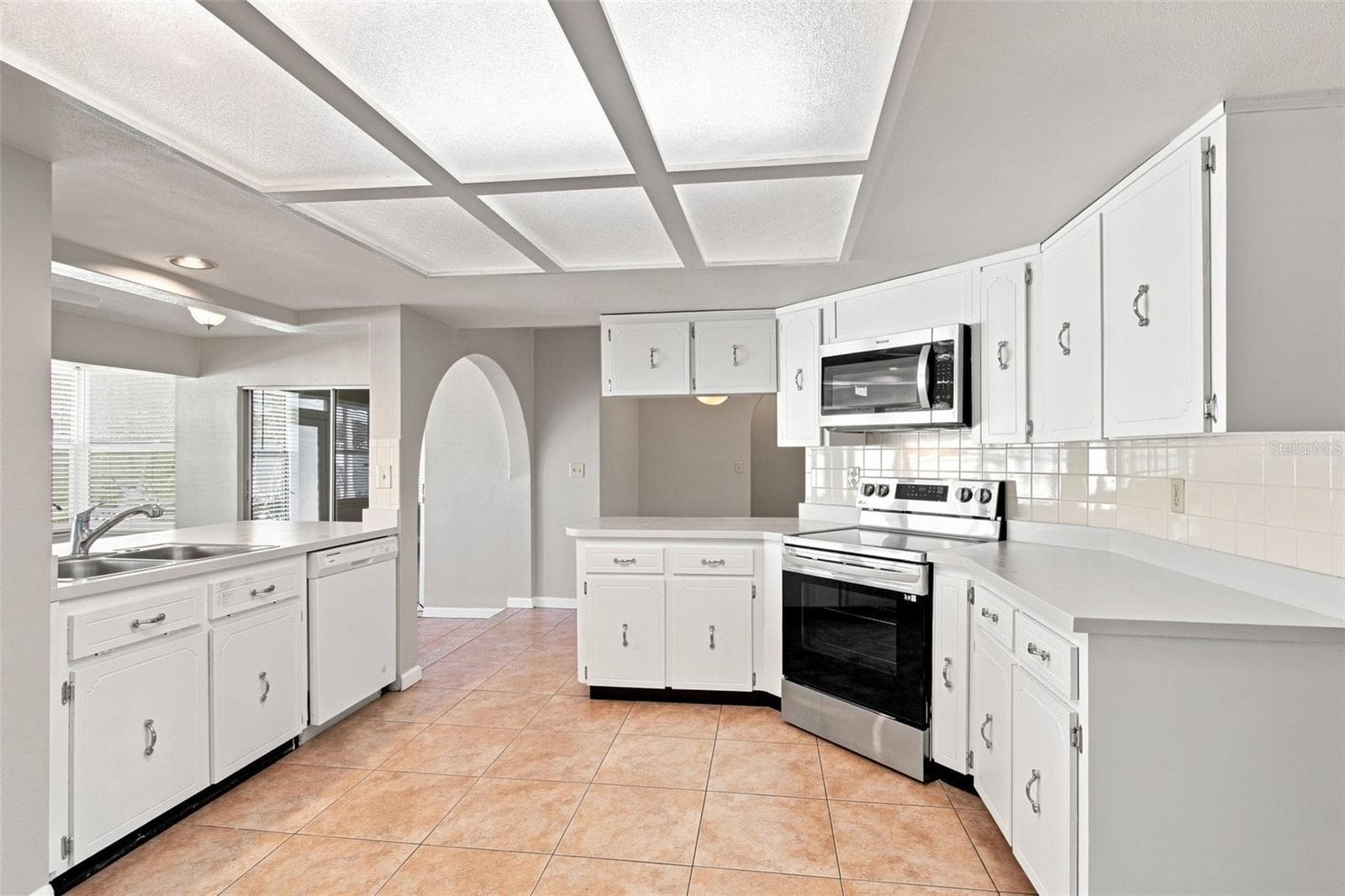 Single Family Residence at 527 WAYFARER DR, TARPON SPRINGS, photo 4 of 47