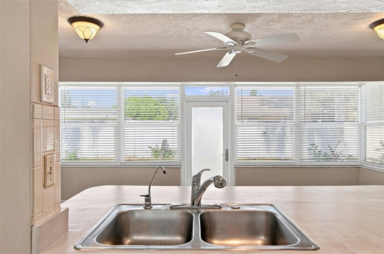 Single Family Residence at 527 WAYFARER DR, TARPON SPRINGS, photo 7 of 47