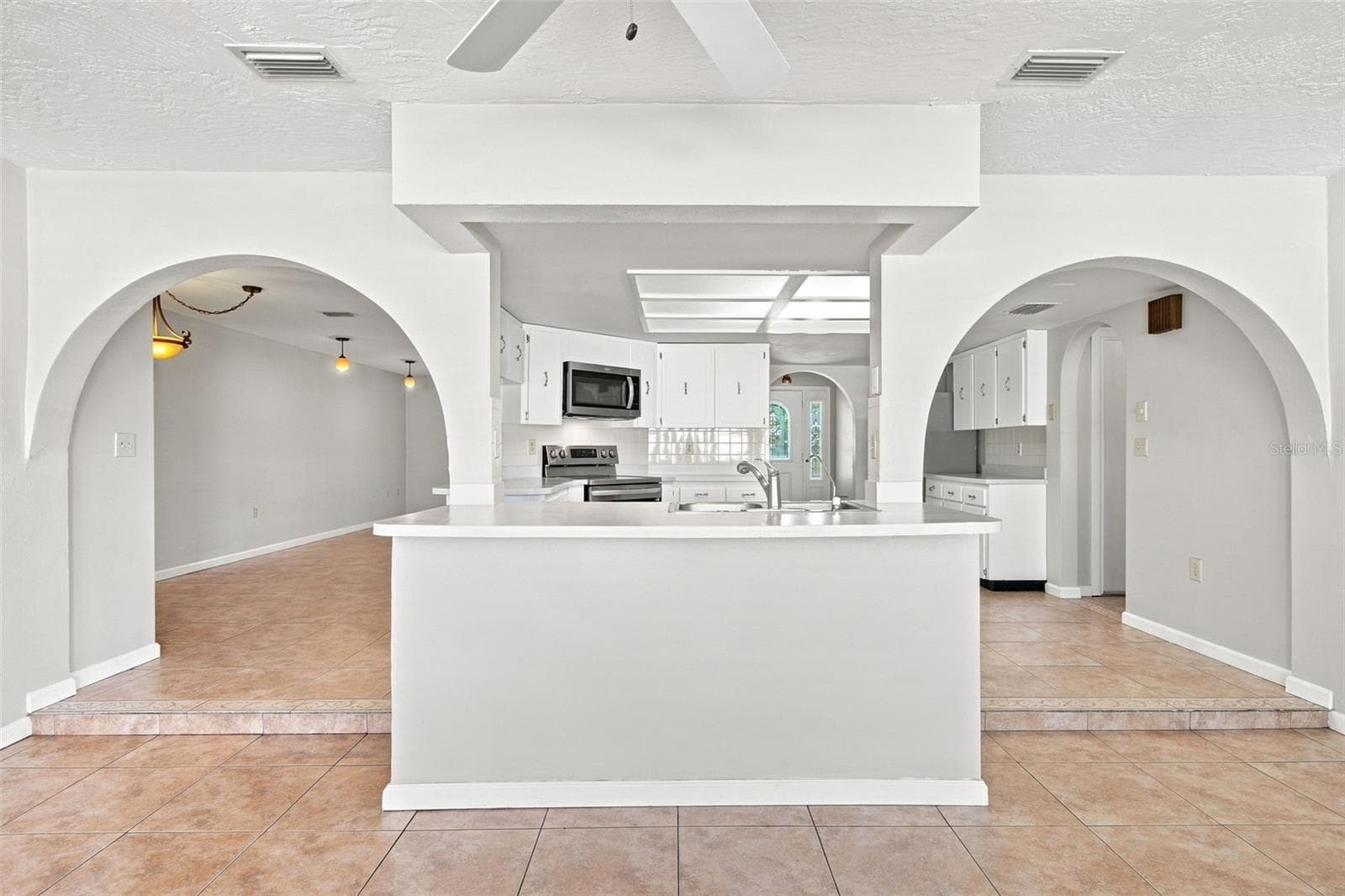 Single Family Residence at 527 WAYFARER DR, TARPON SPRINGS, photo 8 of 47