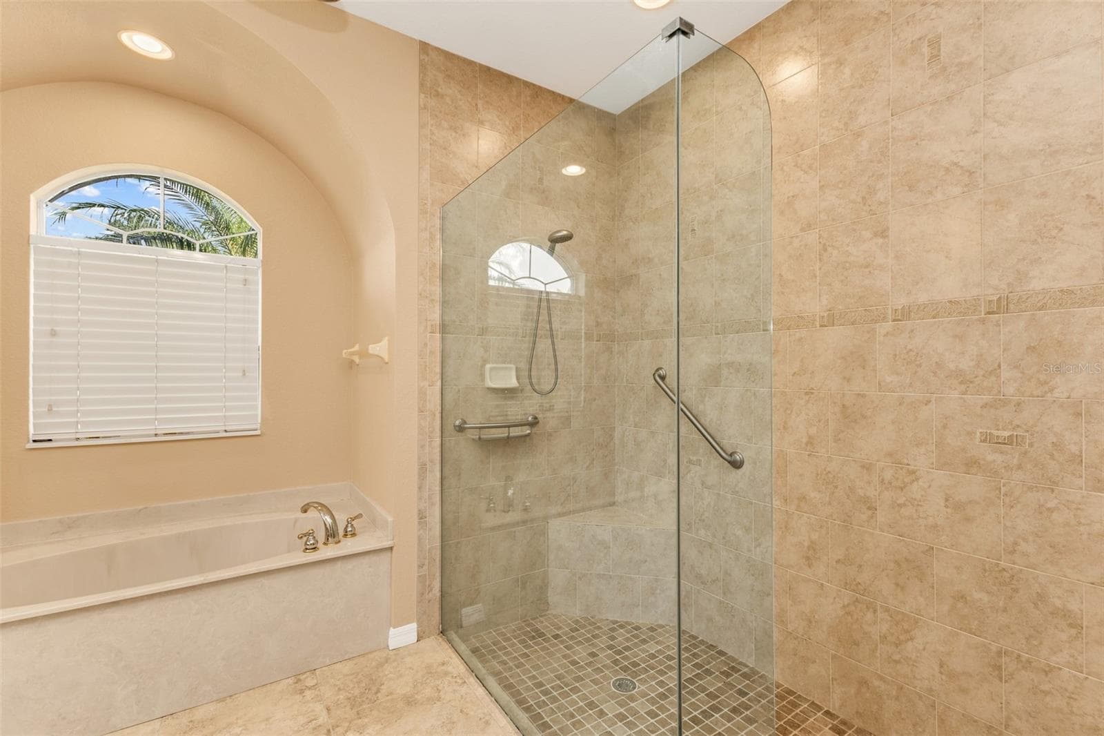 LARGE walk in shower - 2420 PEBBLE CREEK PL, PORT CHARLOTTE