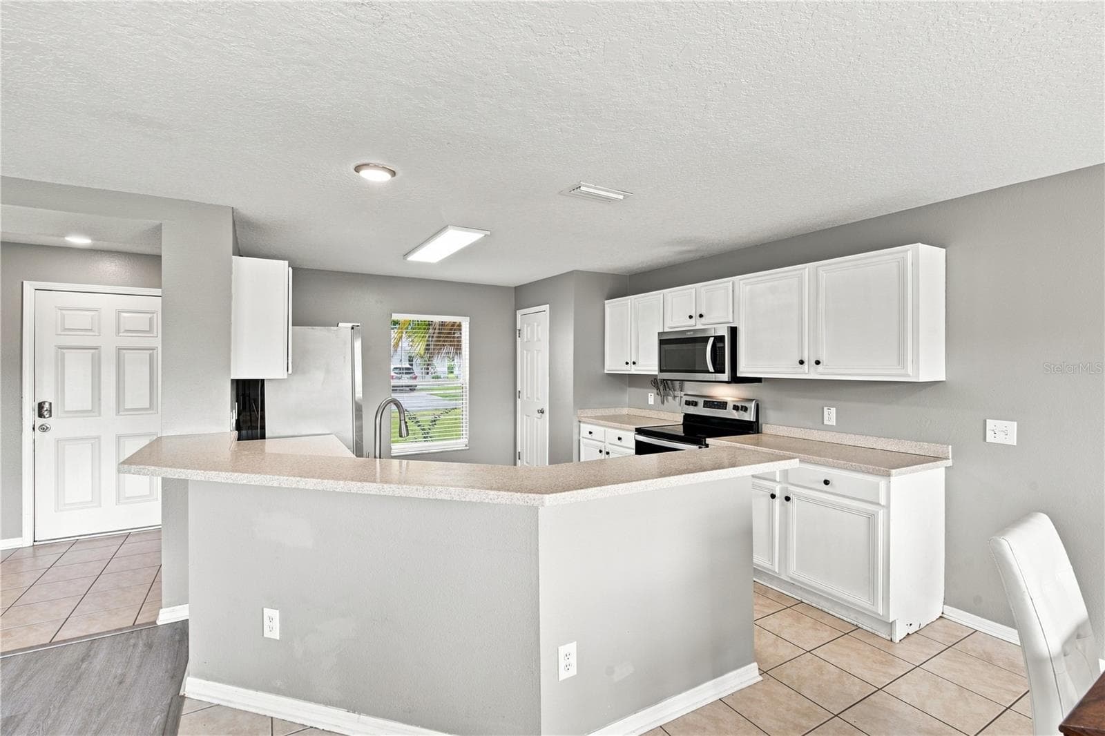 Single Family Residence at 10922 SUBTLE TRAIL DR, RIVERVIEW, photo 8 of 32