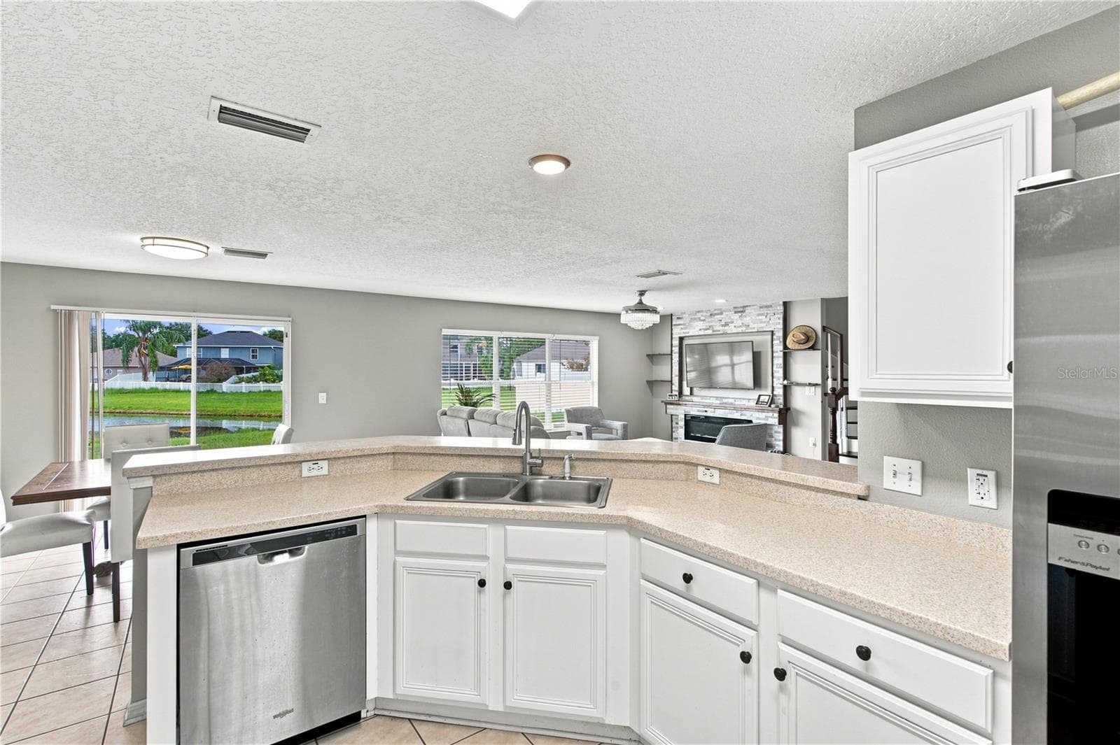 Single Family Residence at 10922 SUBTLE TRAIL DR, RIVERVIEW, photo 11 of 32