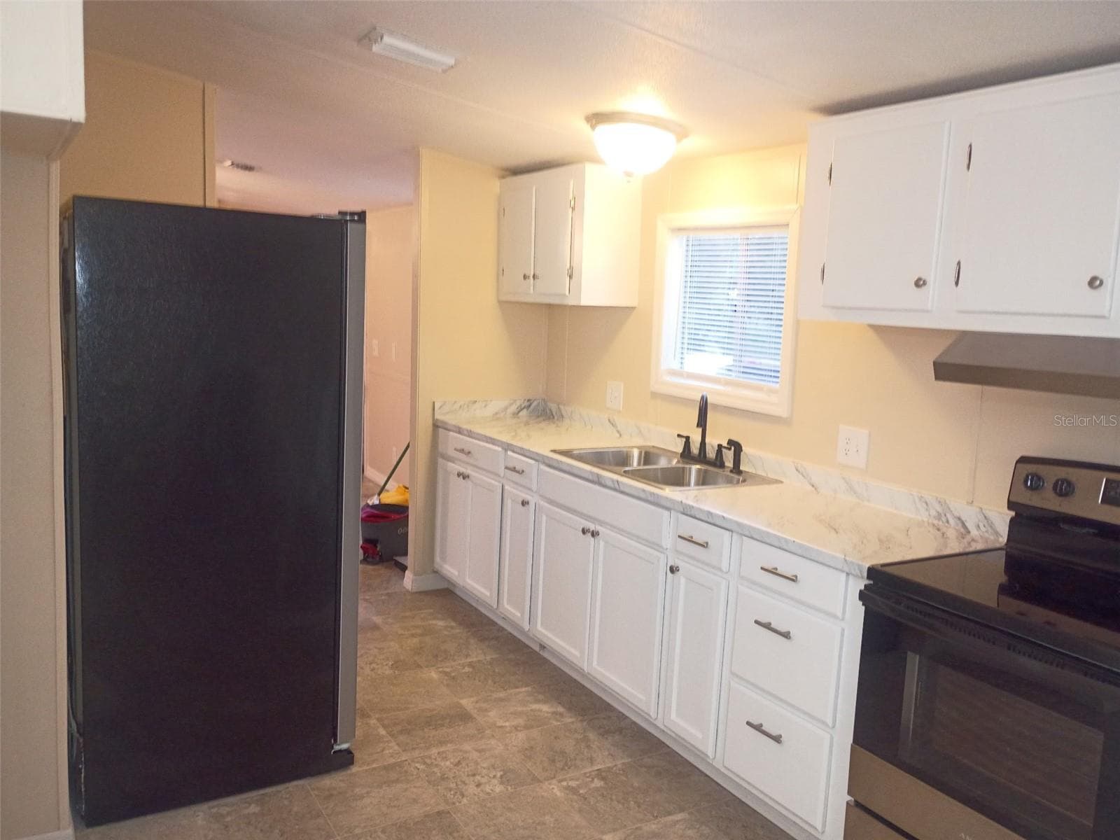 Manufactured Home at 6910 BROOKRIDGE TRL, LAKELAND, photo 2 of 29