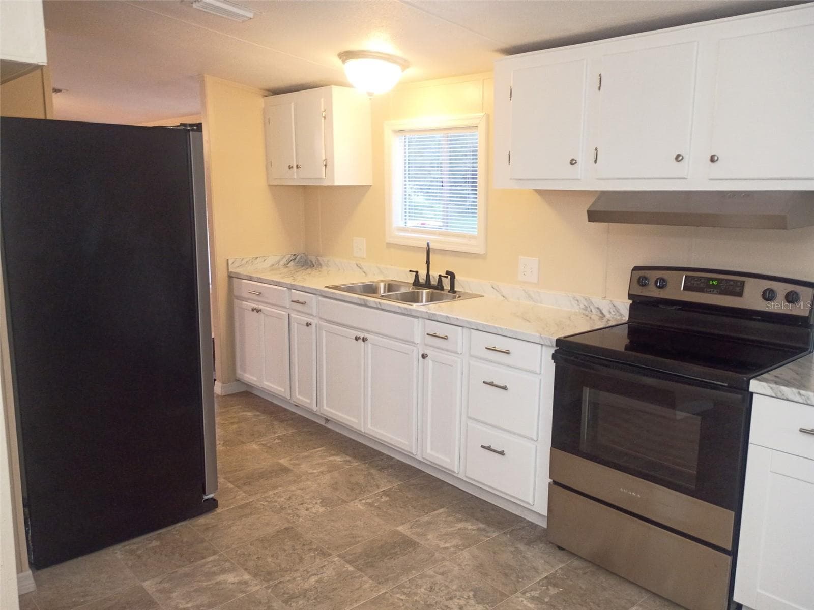 Manufactured Home at 6910 BROOKRIDGE TRL, LAKELAND, photo 3 of 29