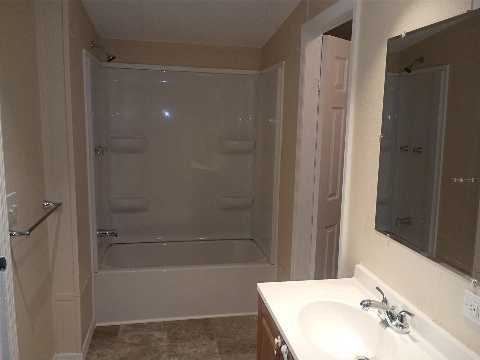 Manufactured Home at 6910 BROOKRIDGE TRL, LAKELAND, photo 7 of 29