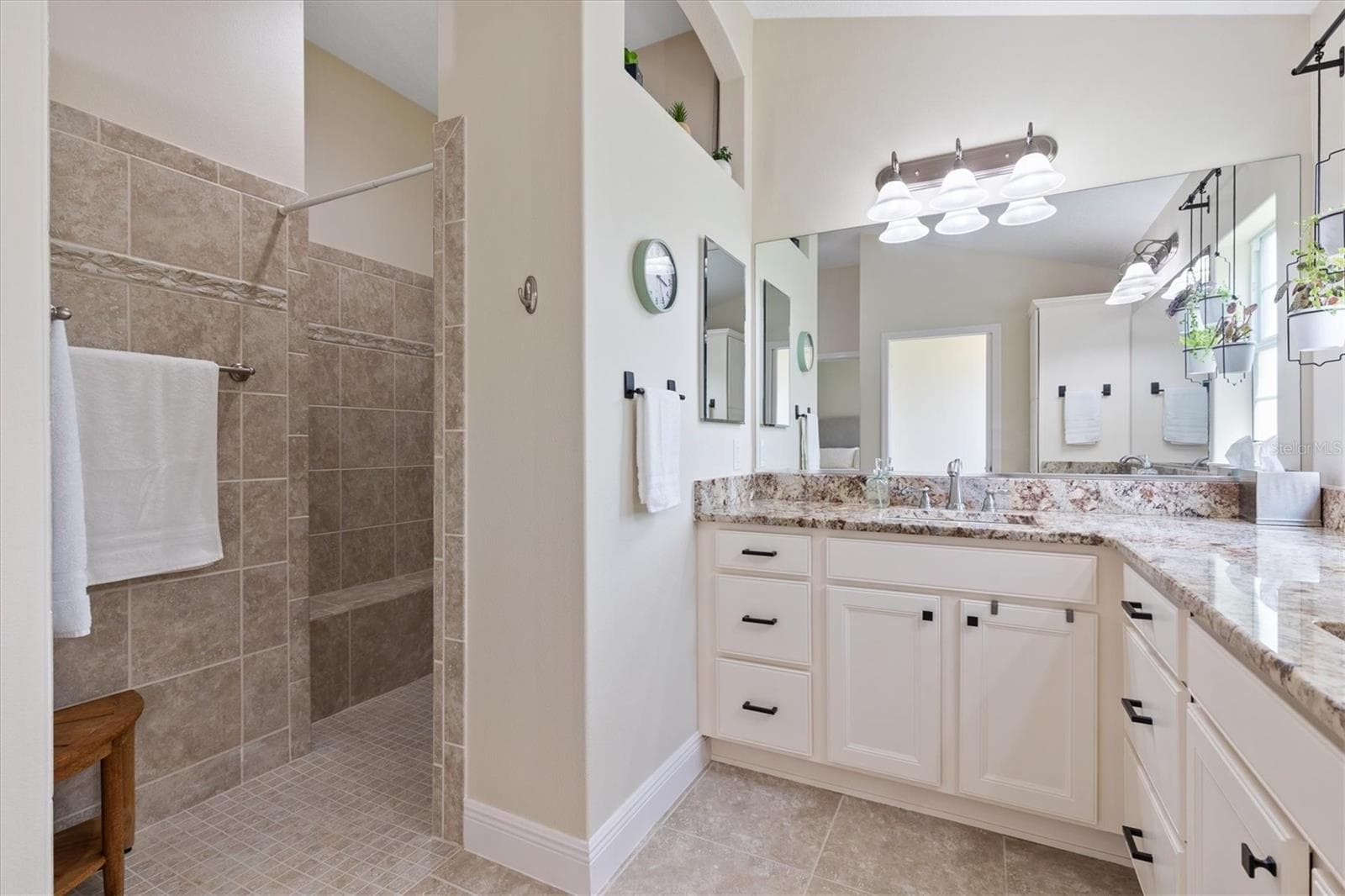 Single Family Residence at 1451 LUCKETT CT, THE VILLAGES, photo 14 of 45
