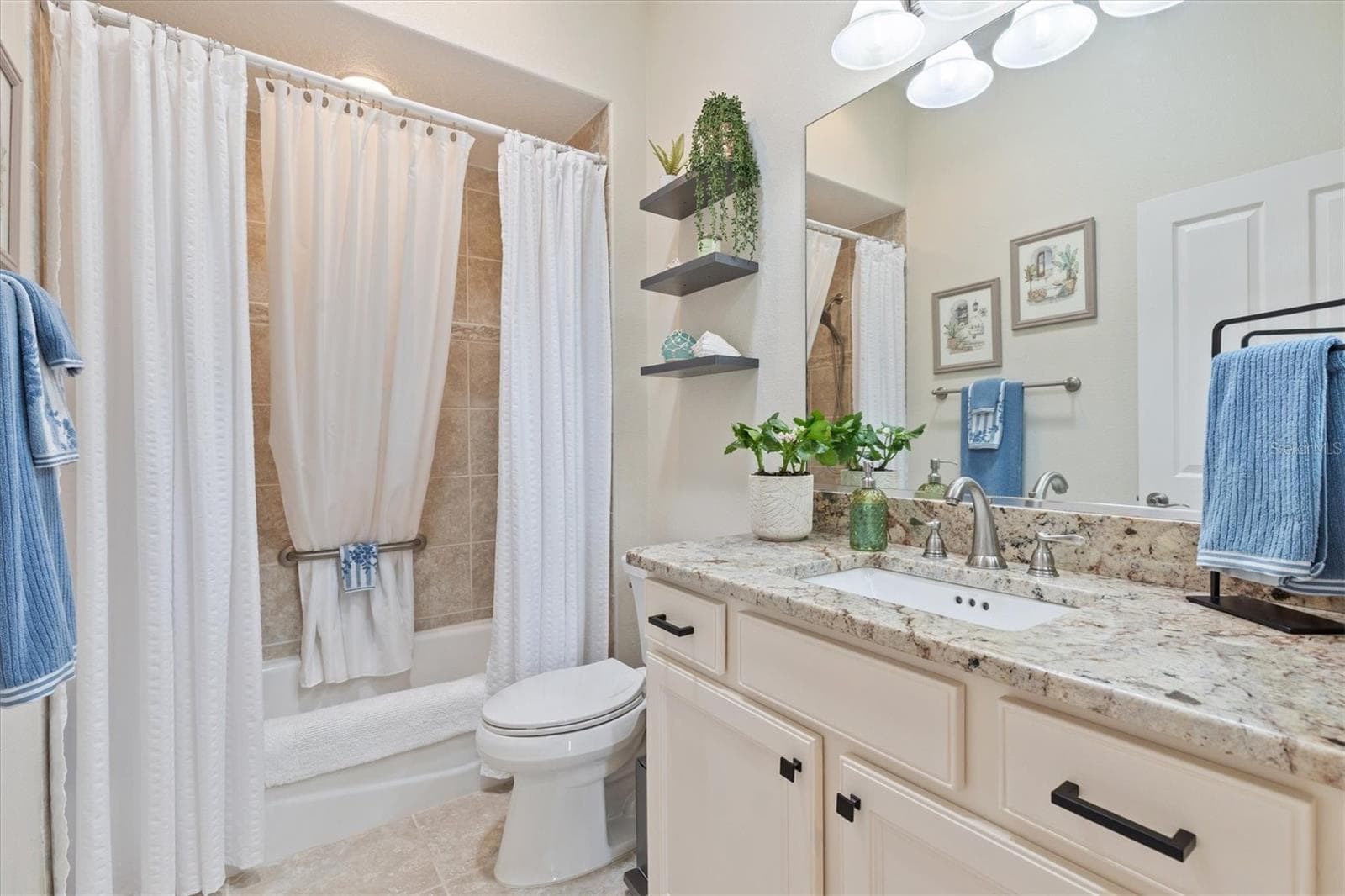 Single Family Residence at 1451 LUCKETT CT, THE VILLAGES, photo 16 of 45