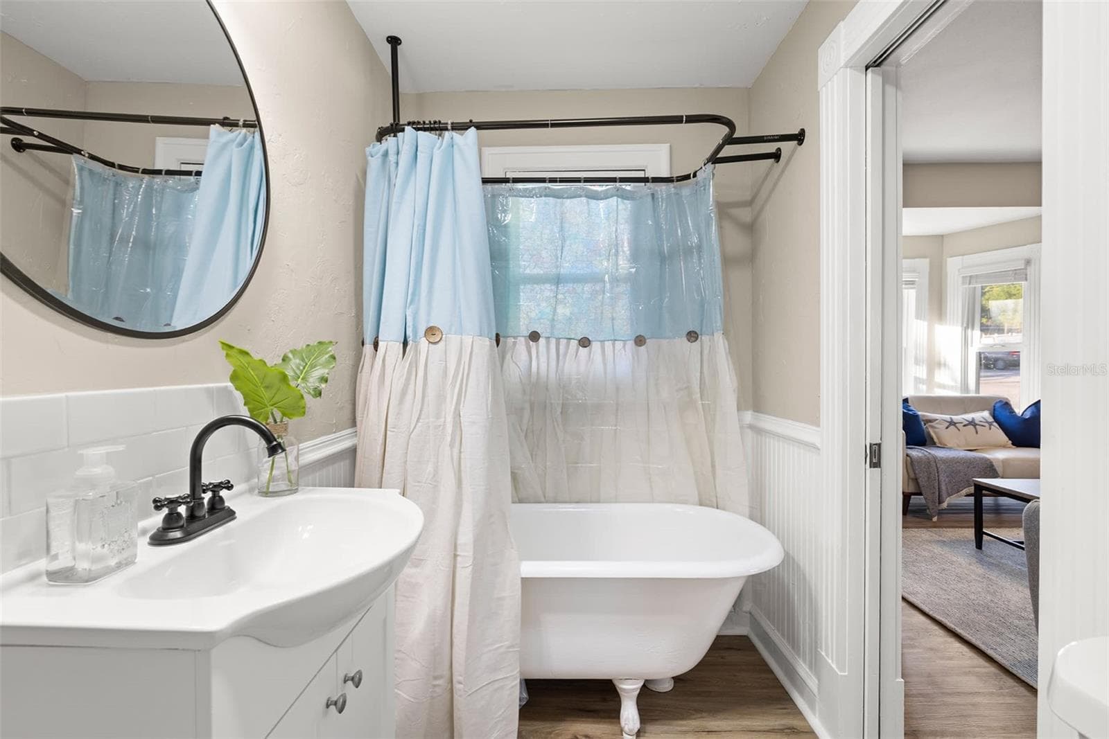 Full bath downstairs main house - 551 OMAHA ST, PALM HARBOR