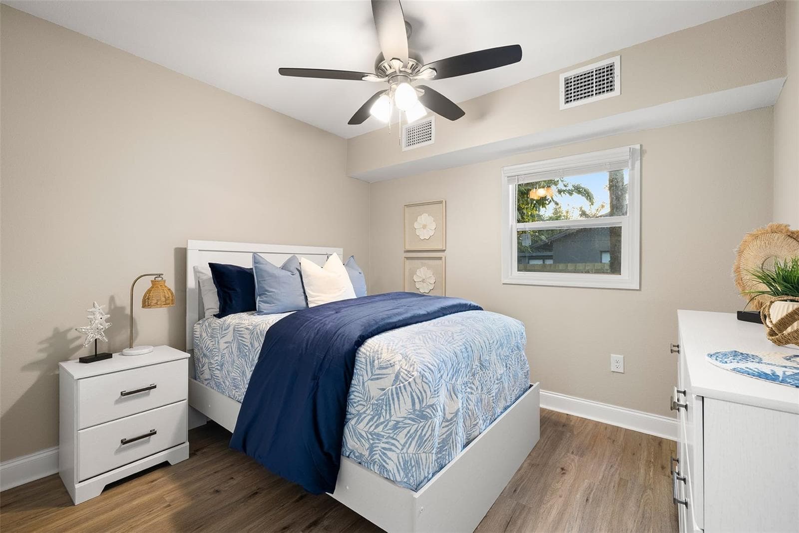 Downstairs bedroom, guest house - 551 OMAHA ST, PALM HARBOR