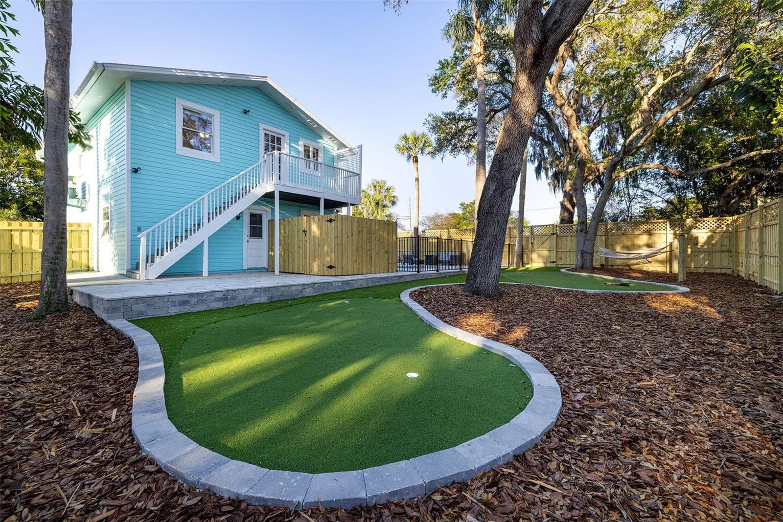 Backyard putt putt - 551 OMAHA ST, PALM HARBOR