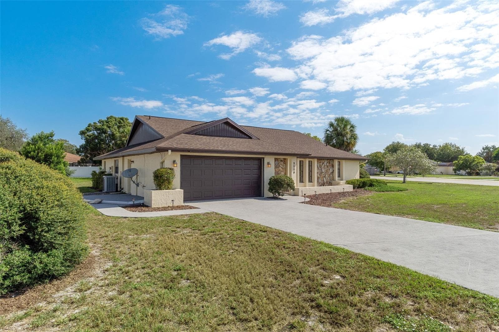 What a Beautiful Home - 9009 HEATHER BLVD, WEEKI WACHEE