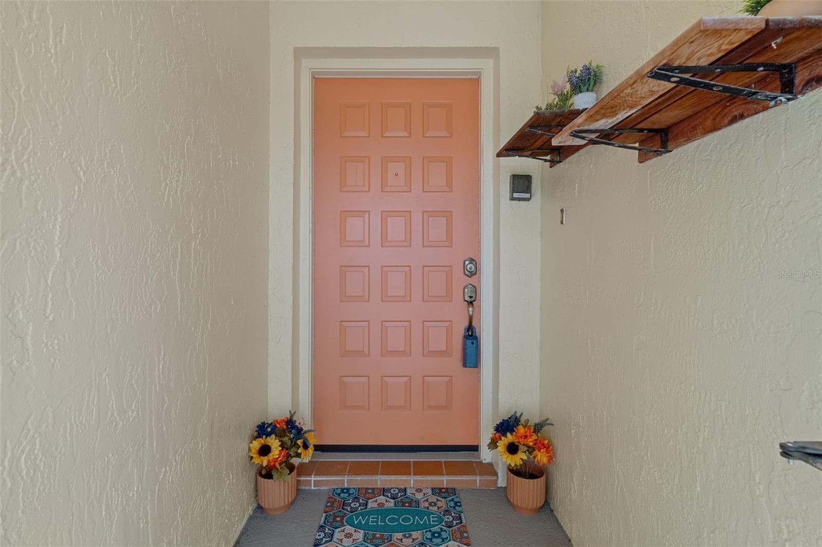 Screened in entry to the front door - 9009 HEATHER BLVD, WEEKI WACHEE