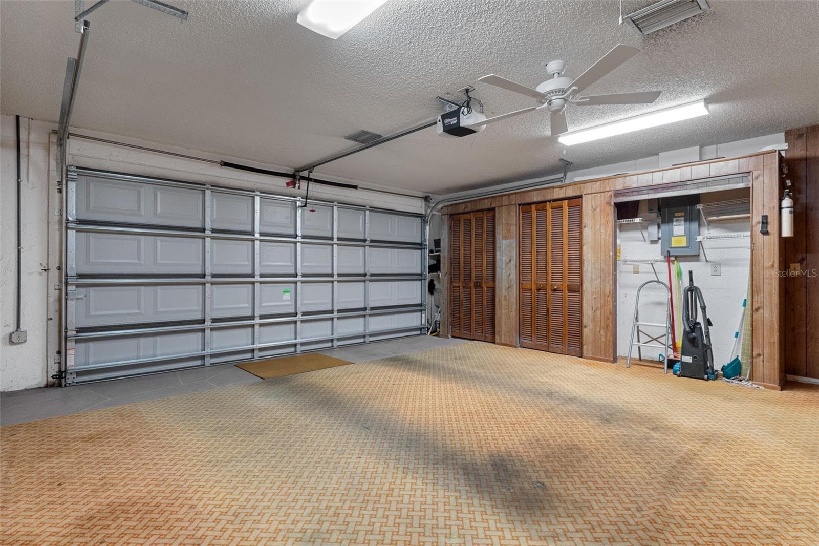 Garage - 9009 HEATHER BLVD, WEEKI WACHEE