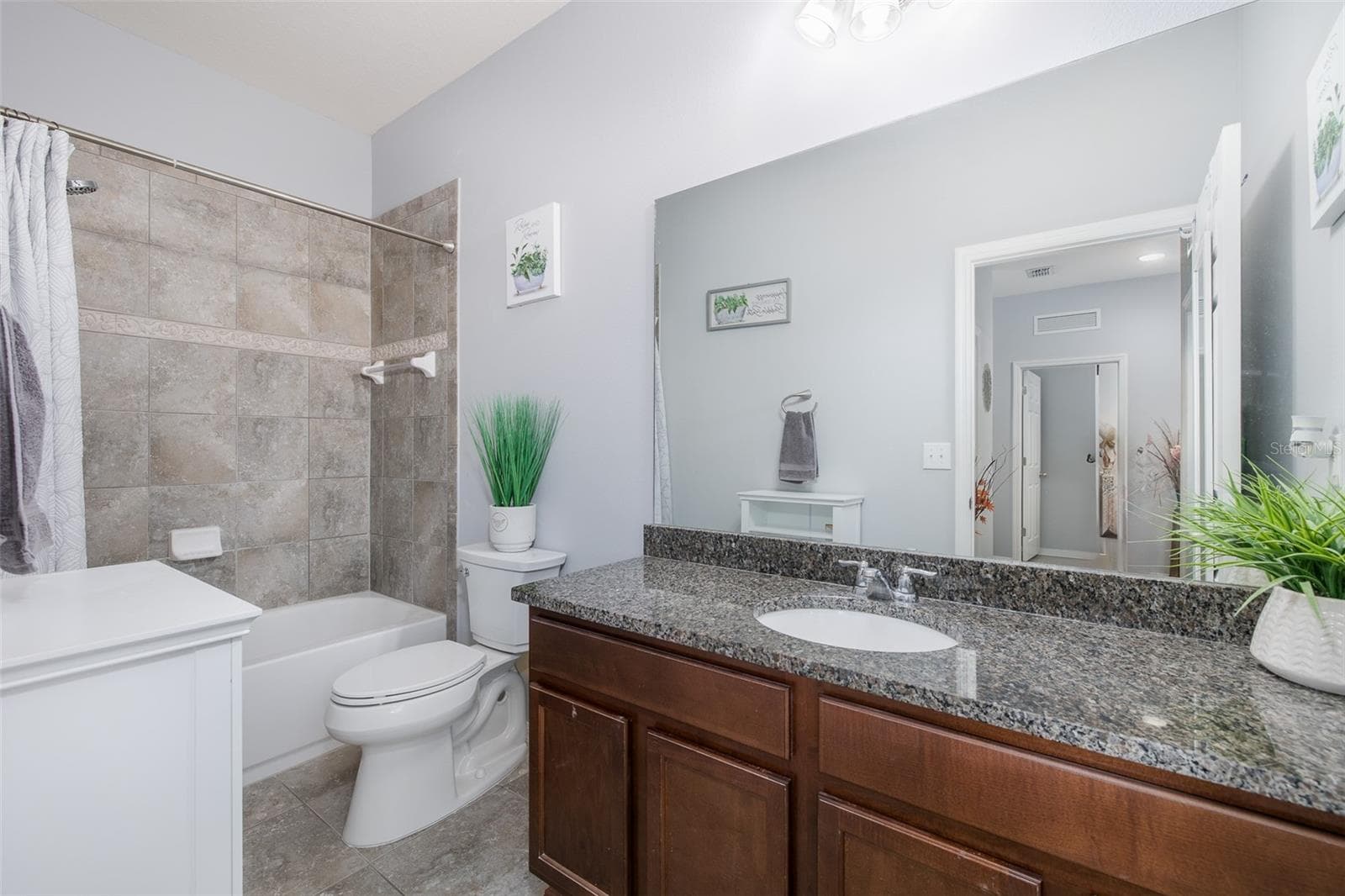 Hall bathroom - 2220 PARROT FISH DR, HOLIDAY