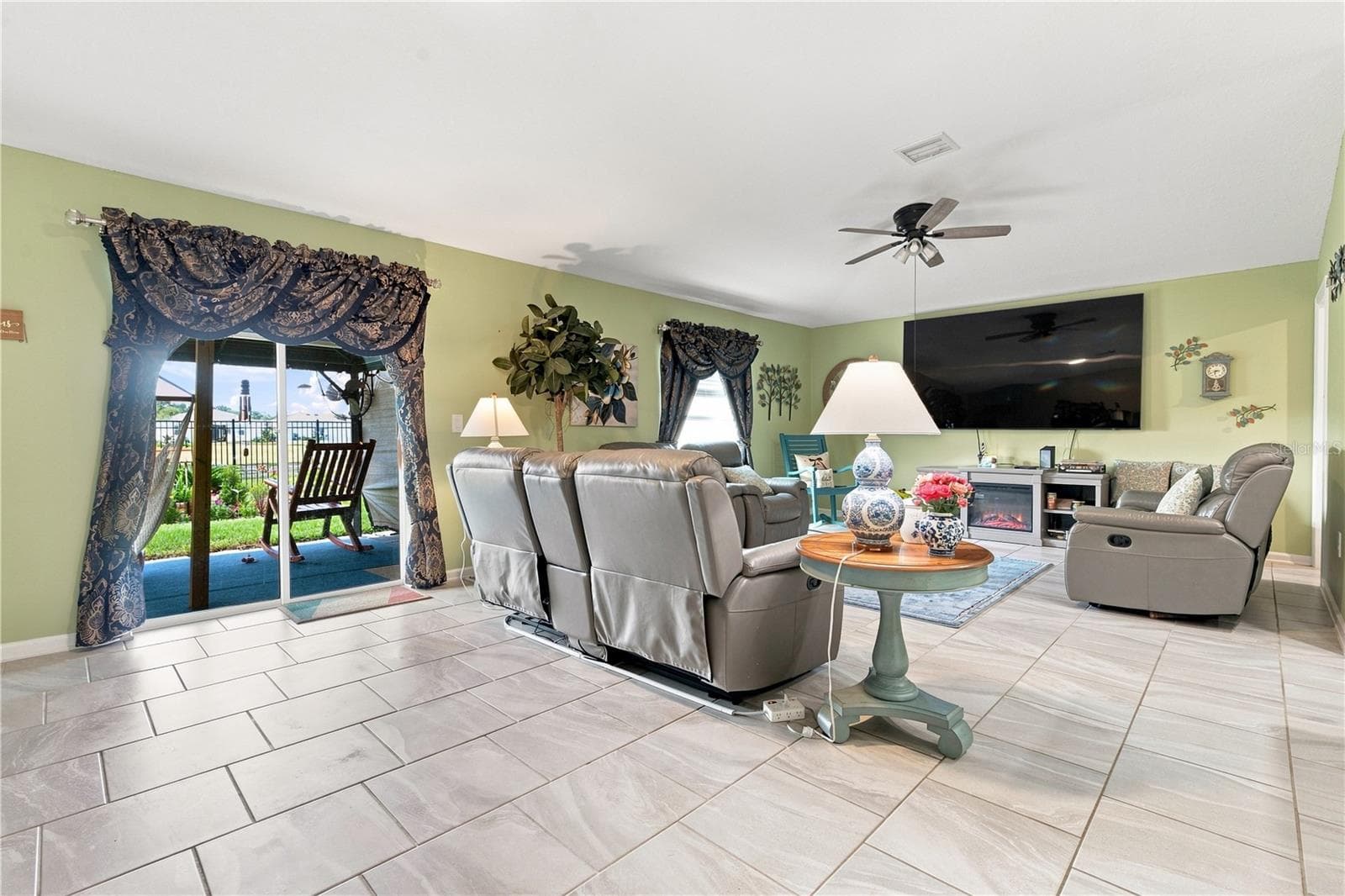 Single Family Residence at 33647 SKY BLOSSOM CIR, LEESBURG, photo 13 of 19
