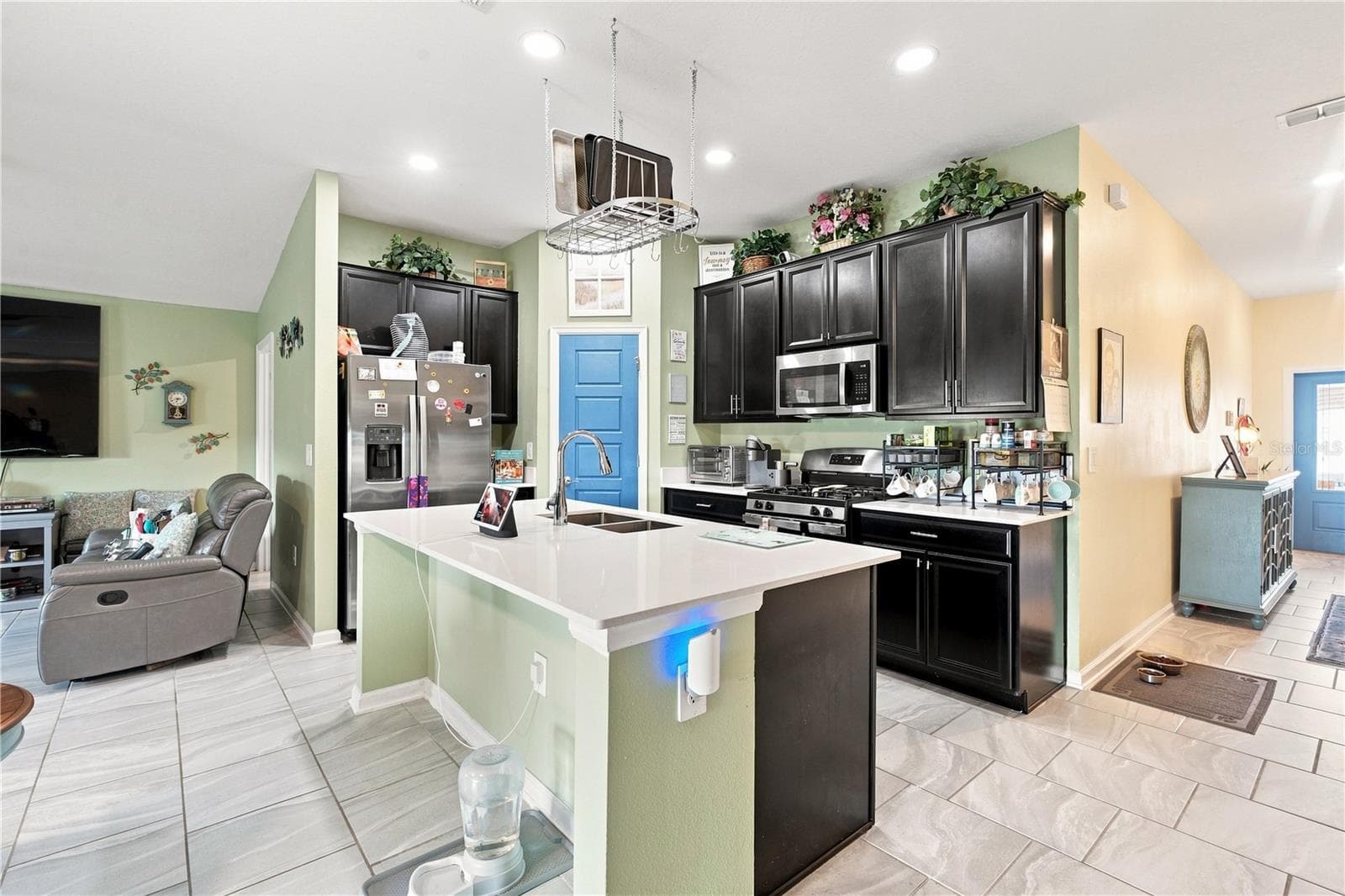 Single Family Residence at 33647 SKY BLOSSOM CIR, LEESBURG, photo 17 of 19
