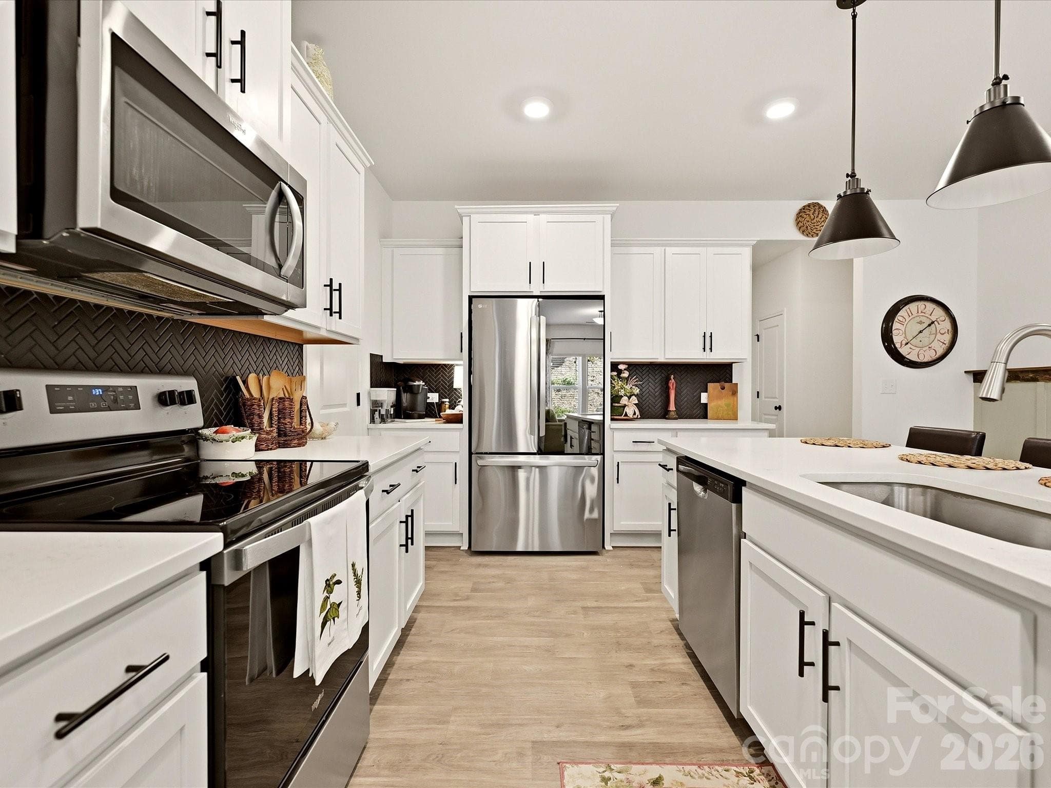 Open Concept Kitchen - 2018 Crooked Oak Lane, York