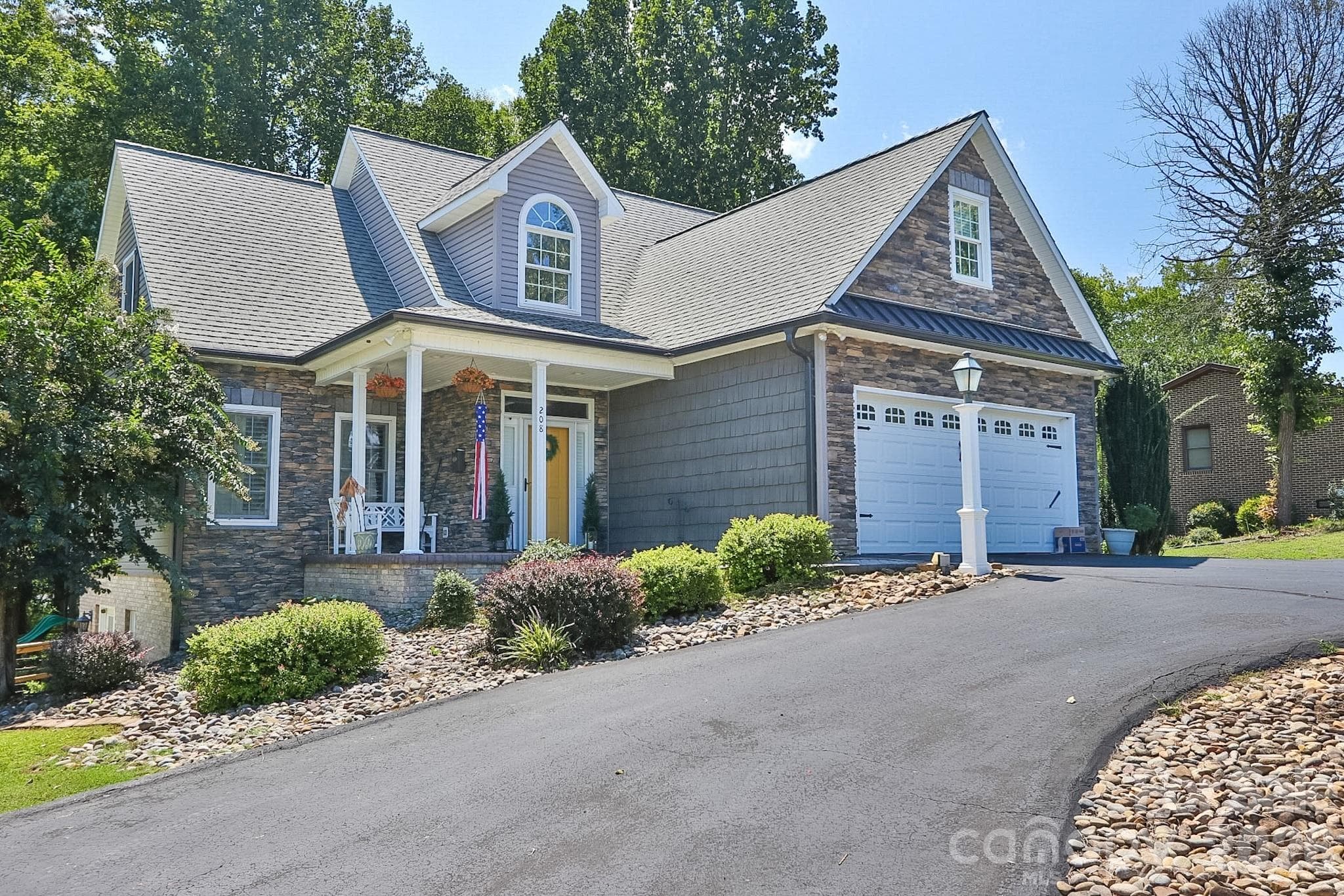 Single Family Residence at 208 Triplett Street, Jonesville, photo 4 of 43
