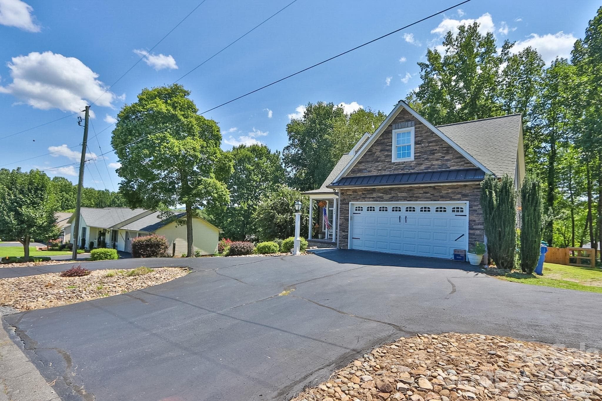 Single Family Residence at 208 Triplett Street, Jonesville, photo 39 of 43