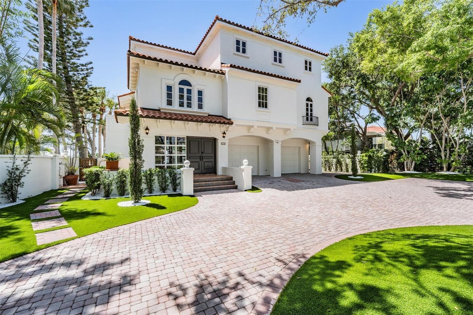 128 CARLYLE DR