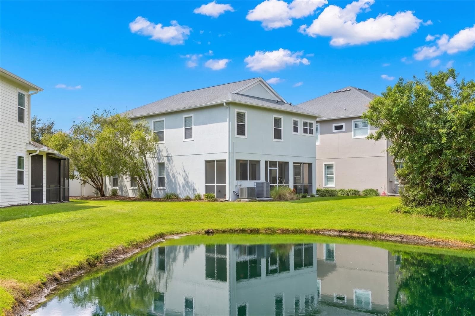 Backyard Overlooking Pond - 11201 GREEN PARK CIR, TAMPA