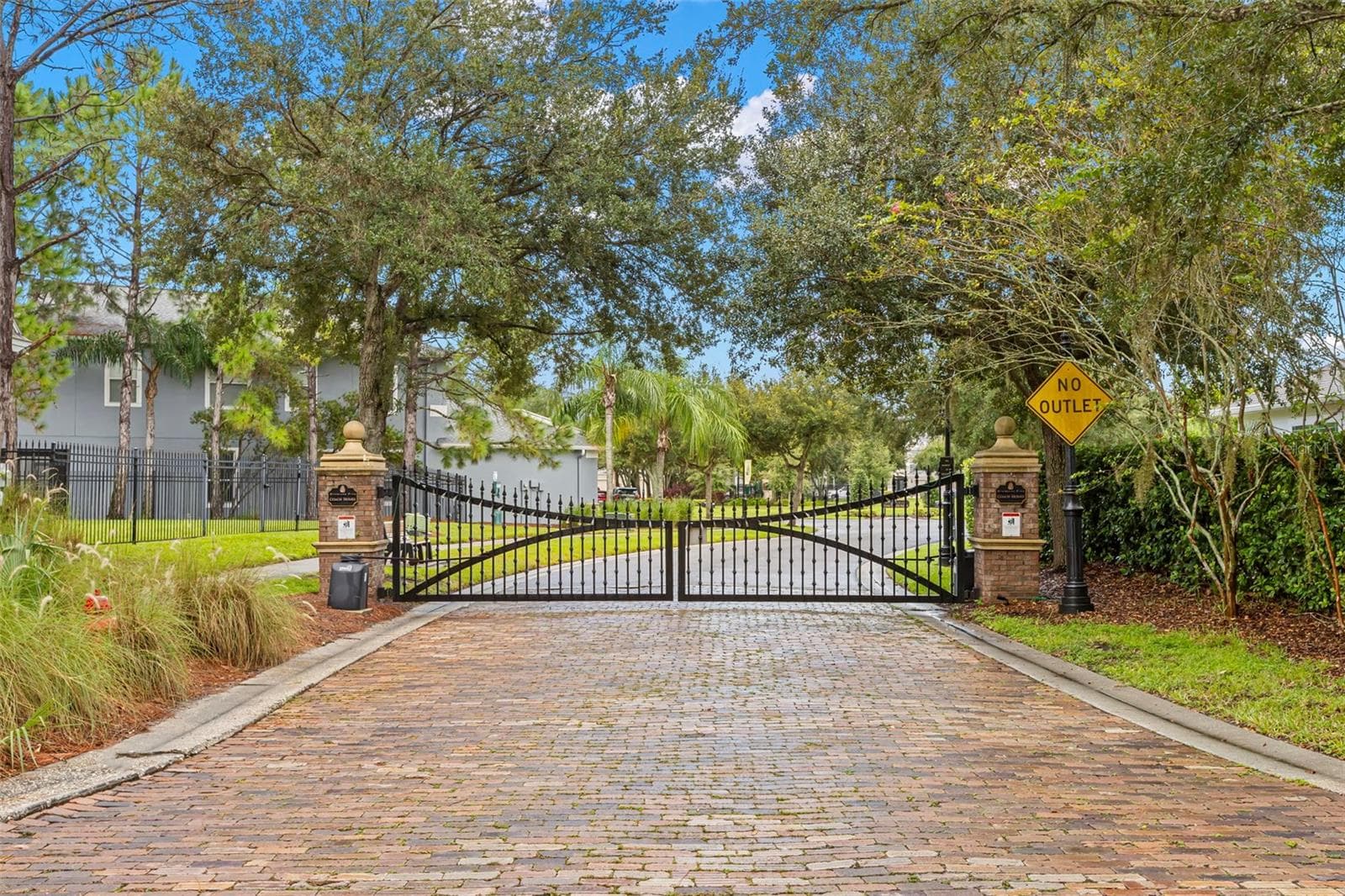 Highland Park Coach House Private Gate - 11201 GREEN PARK CIR, TAMPA