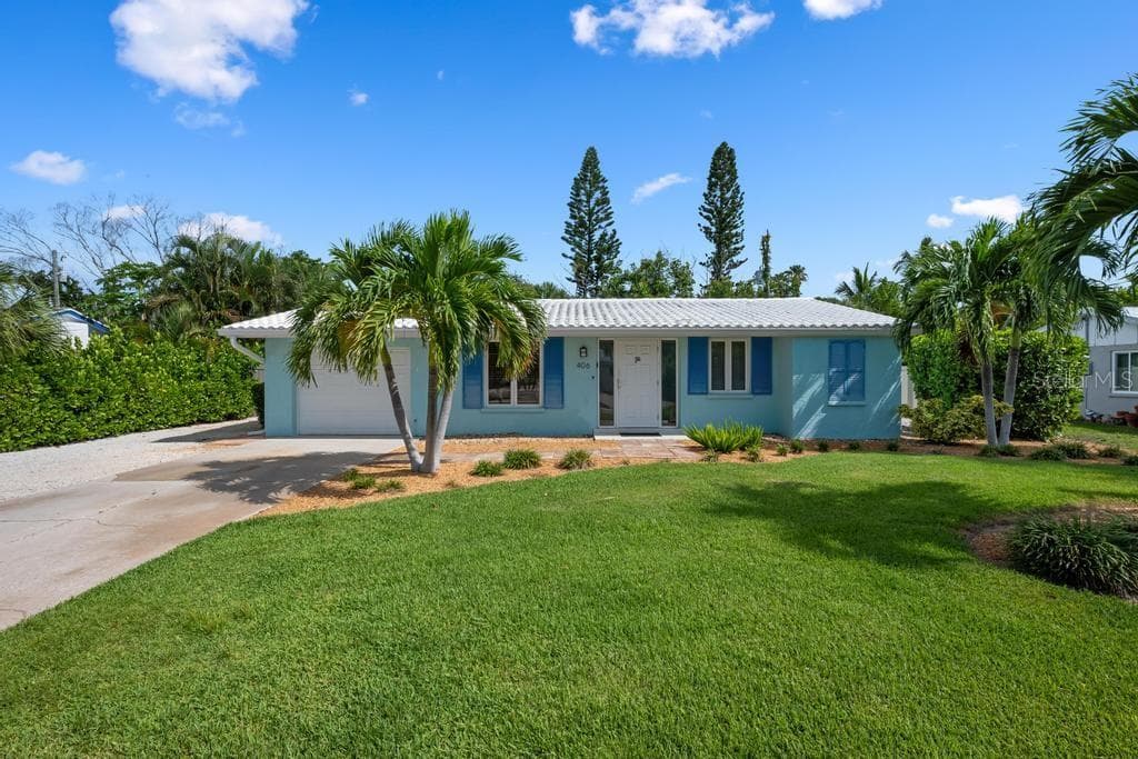 Single Family Residence at 406 BAY PALMS DR, HOLMES BEACH, photo 3 of 38