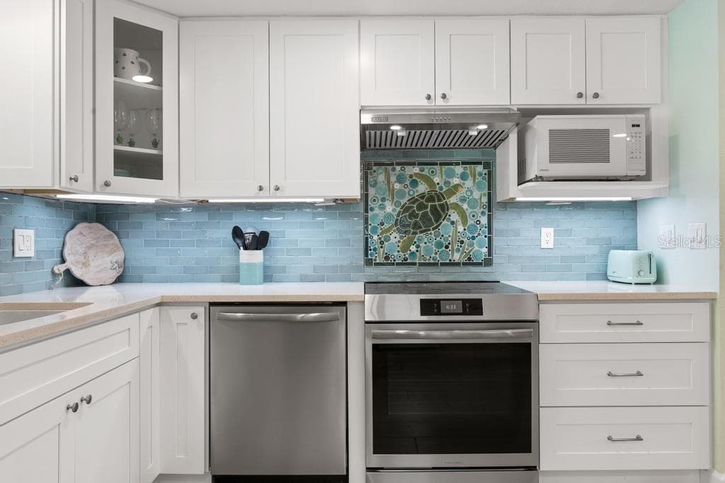 Adorable Turtle Tile inset - 406 BAY PALMS DR, HOLMES BEACH