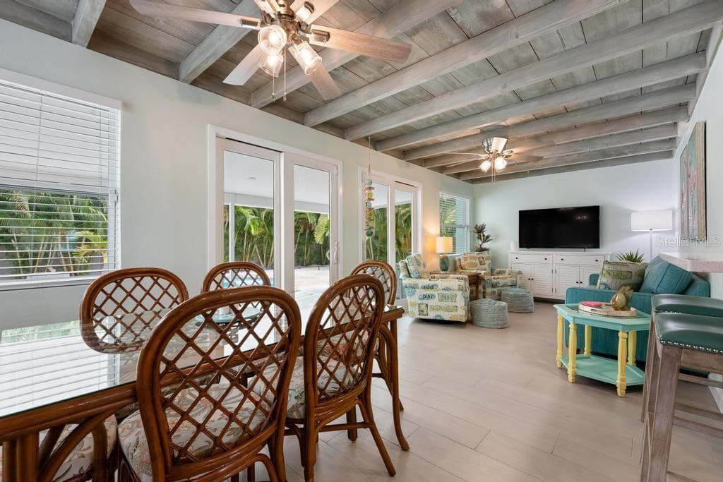 So much space - 406 BAY PALMS DR, HOLMES BEACH
