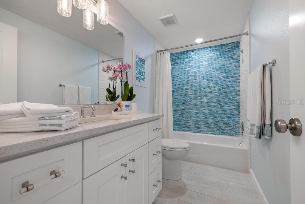 Second Bath - 406 BAY PALMS DR, HOLMES BEACH