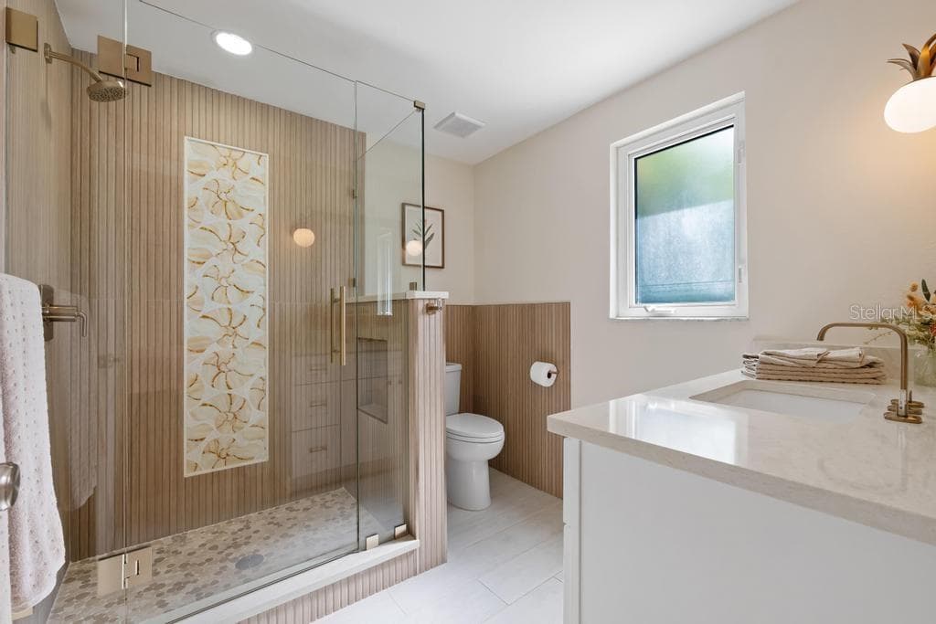 Primary Bath - 406 BAY PALMS DR, HOLMES BEACH