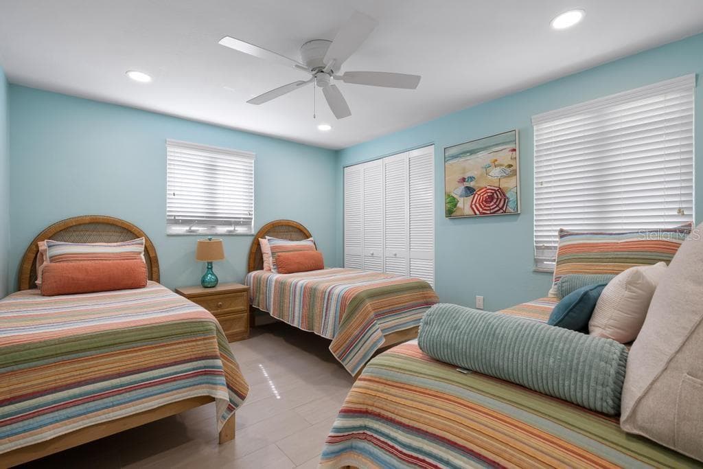 Single Family Residence at 406 BAY PALMS DR, HOLMES BEACH, photo 25 of 38