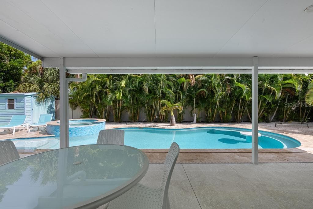 Perfect covered patio. - 406 BAY PALMS DR, HOLMES BEACH