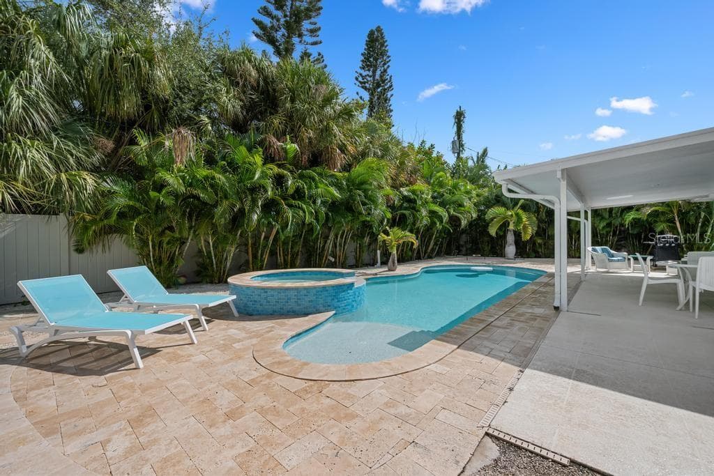 Single Family Residence at 406 BAY PALMS DR, HOLMES BEACH, photo 29 of 38