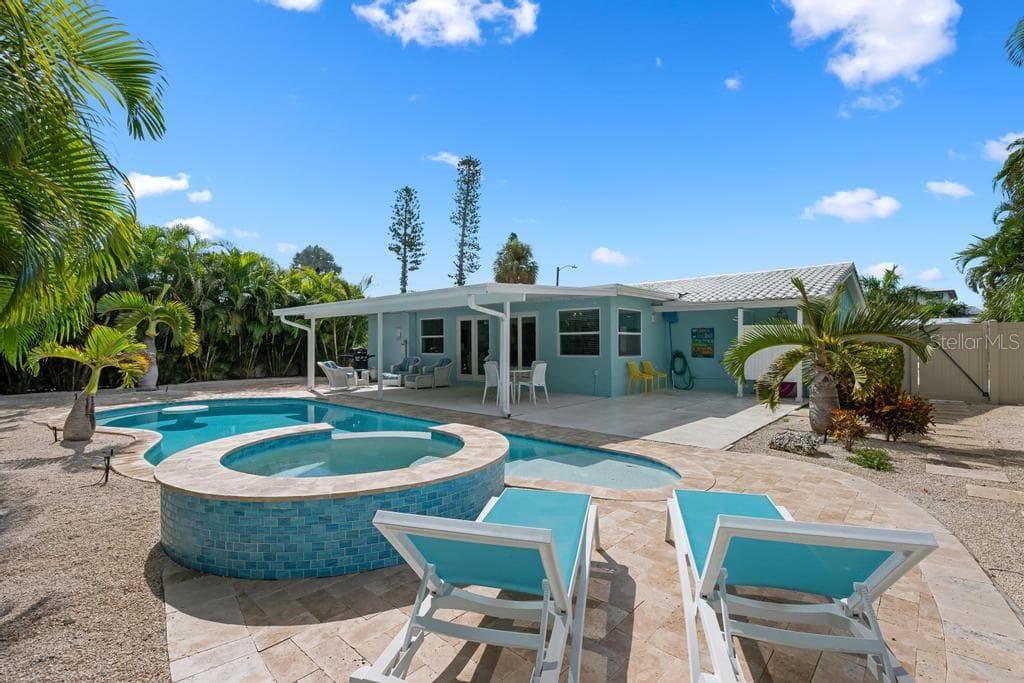 Single Family Residence at 406 BAY PALMS DR, HOLMES BEACH, photo 31 of 38