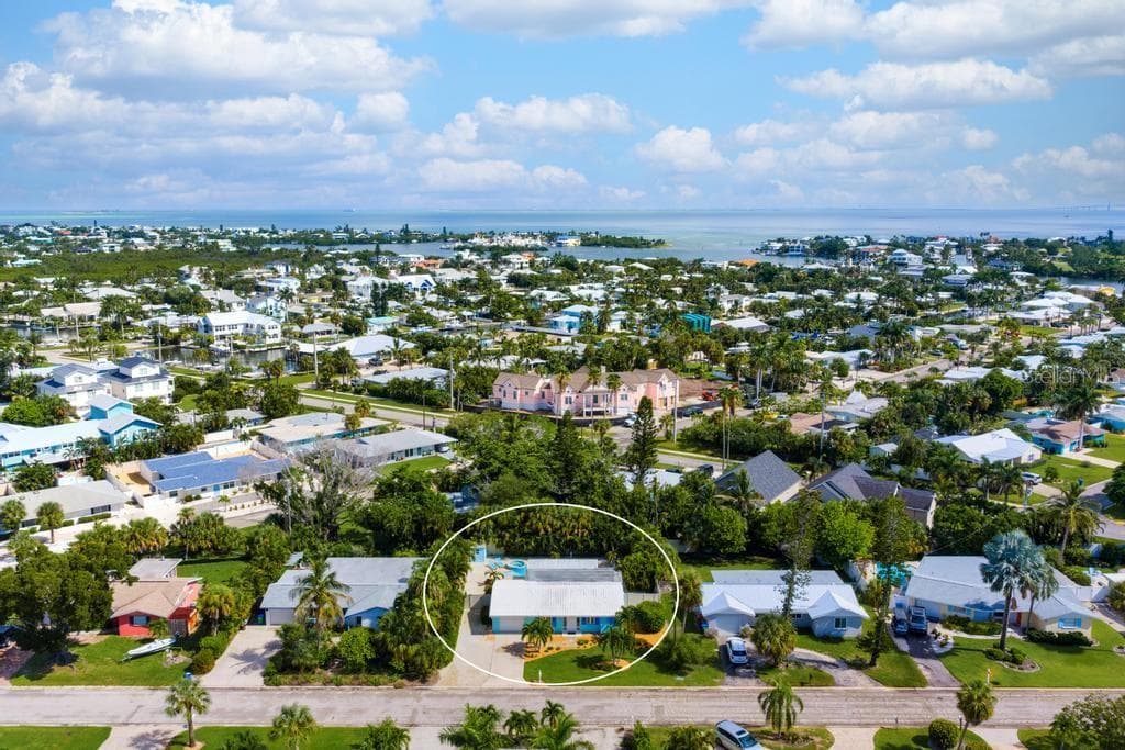 Single Family Residence at 406 BAY PALMS DR, HOLMES BEACH, photo 34 of 38